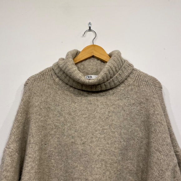 Zara Turtleneck Oversized Chunky Sweater Size Medium-Large - Picture 2 of 5